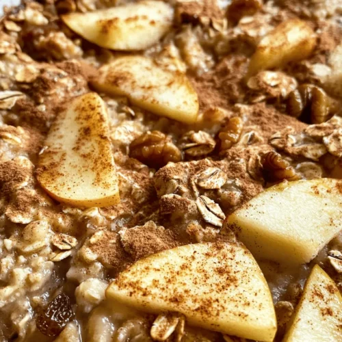In the hustle and bustle of modern life, the importance of a nutritious breakfast cannot be overstated. Breakfast is often referred to as the most important meal of the day, providing the essential fuel needed to kickstart your morning and set a positive tone for the hours ahead. Yet, many people struggle to find the time to prepare a wholesome breakfast that is both healthy and satisfying. Enter the Irresistible Healthy Apple Oatmeal Breakfast Bake—a delightful solution that combines nutrition, flavor, and ease of preparation into one delicious dish.